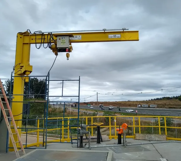 Braço Giratório com Talha Elétrica